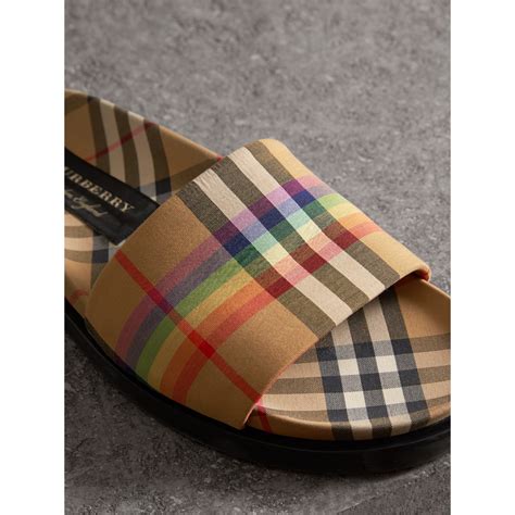 Burberry vintage slides